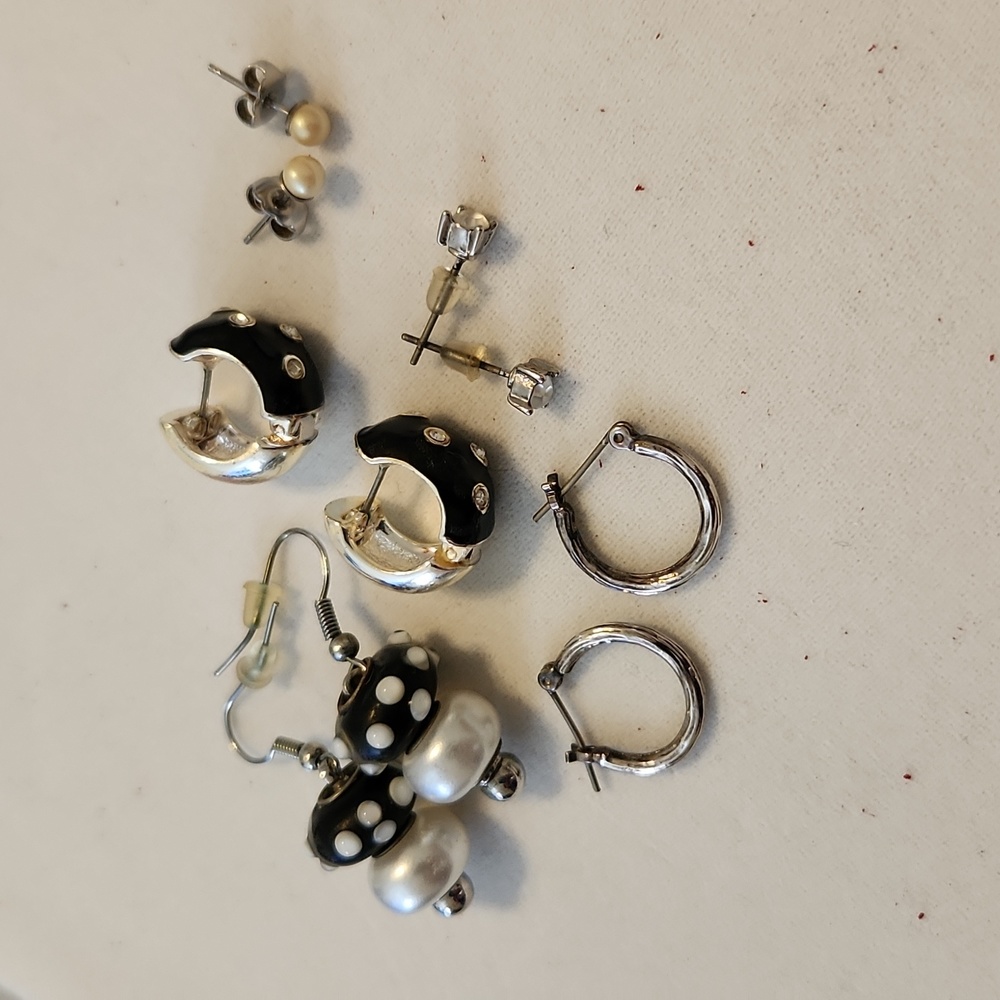 5 pair of earrings